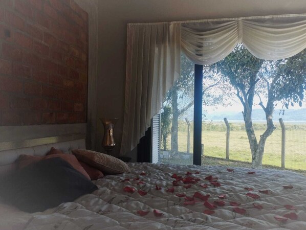 4 bedrooms, WiFi, bed sheets