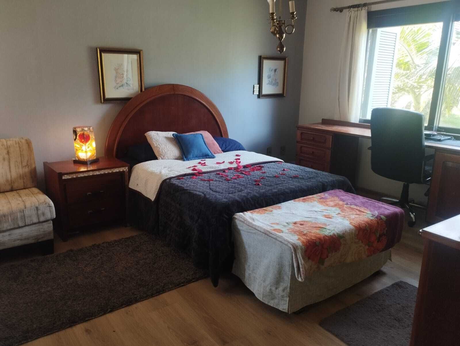 4 bedrooms, WiFi, bed sheets