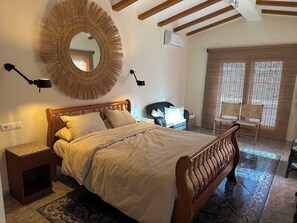 7 bedrooms, iron/ironing board, travel crib, free WiFi - Rural Moraira Villa, with own vineyard, 7 bedrooms, 10 min from the beach (Teulada)