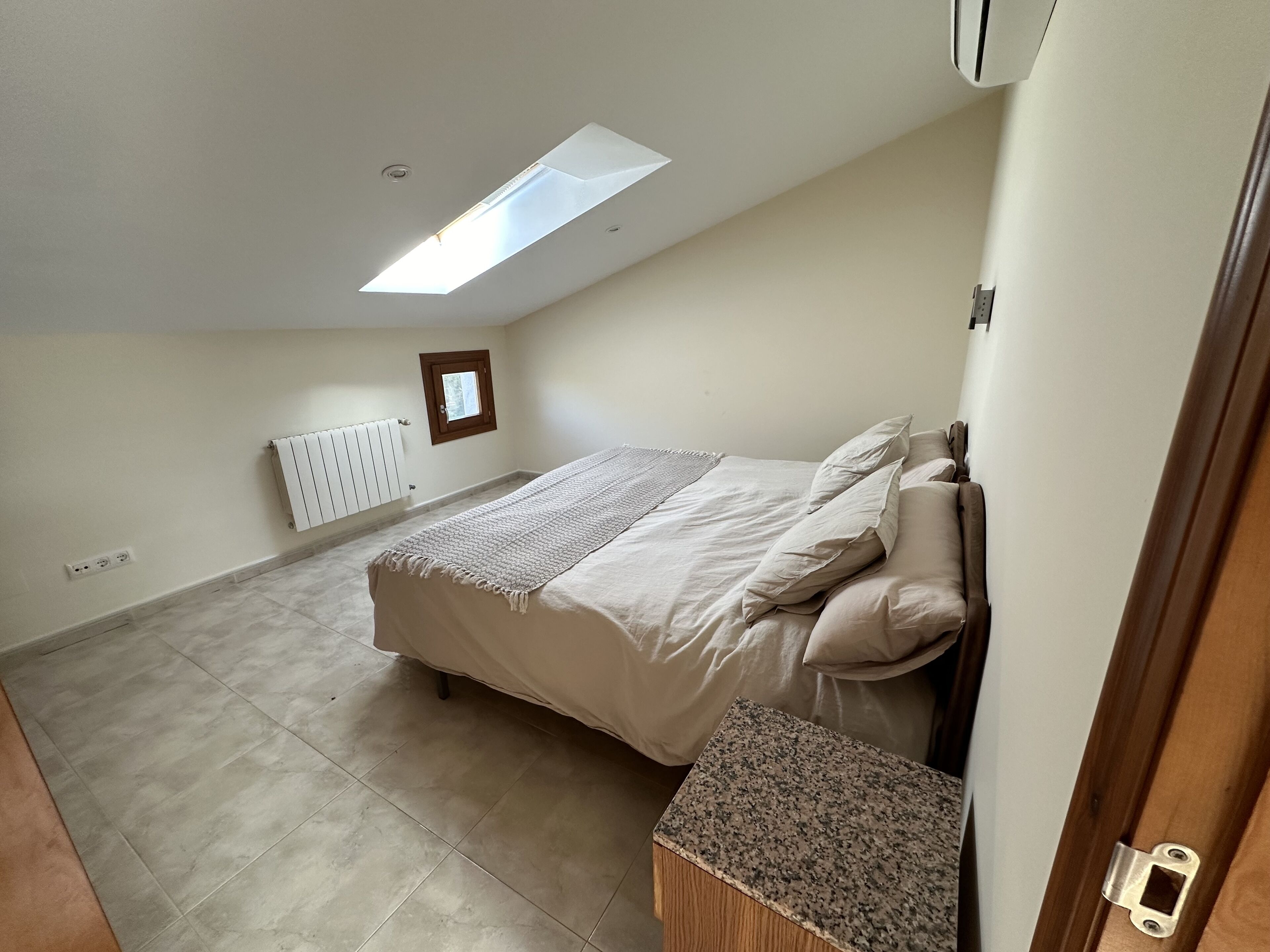 Bedroom (1) with shared bathroom upstairs