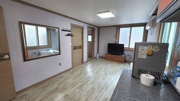 Family Room | 1 bedroom, free WiFi