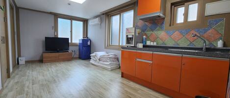 Family Room | 1 bedroom, free WiFi