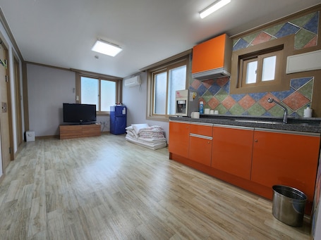 Family Room | 1 bedroom, free WiFi