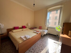 3 bedrooms, desk, free WiFi, bed sheets