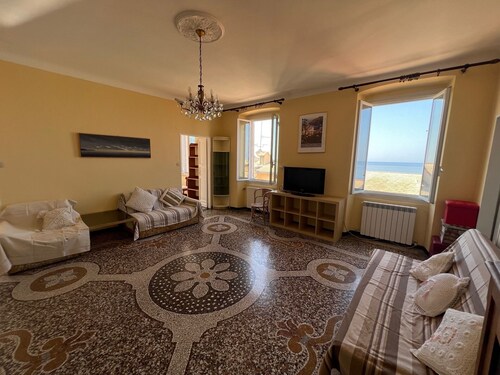 Vast panoramic apartment 3 minutes from the sea