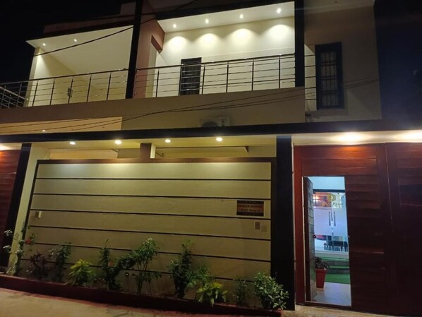 Front of property - Ocean Pearl Hotel (Karachi)