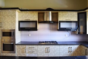 Deluxe Double Room | Private kitchen - Ocean Pearl Hotel (Karachi)