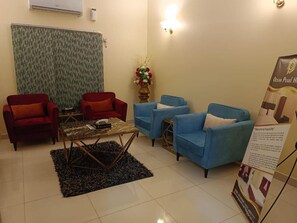 Coin salon dans le hall