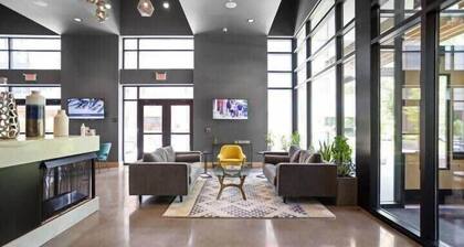 CozySuites Upscale Modern 2BR Broad Ripple