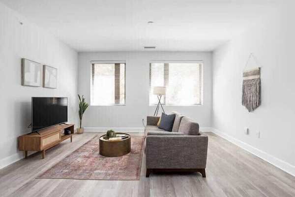 Upscale Modern 2BR Broad Ripple