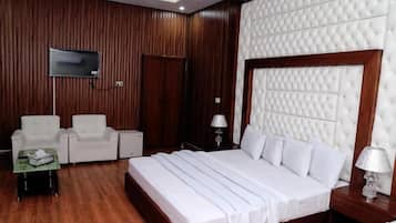 Habitación Deluxe doble | Sistema de insonorización, tabla de planchar con plancha, wifi gratis