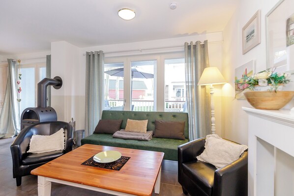 تلفزيون، مدفأة، ستيريو