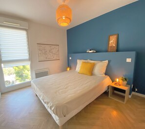 3 habitaciones, tabla de planchar con plancha, wifi y ropa de cama