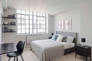 2 bedrooms, iron/ironing board, travel cot, WiFi