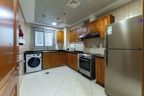 Standard Apartment | Private kitchen | Full-size fridge, microwave, oven, electric kettle - Havana Holiday Homes Oud Metha (Dubai)