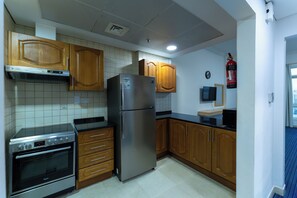 Standard Studio | Private kitchen | Full-sized fridge, microwave, oven, electric kettle