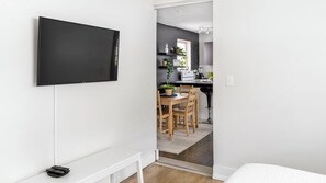 1 dormitori, planxa i posts de planxar, wifi i roba de llit 