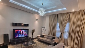 Room - De James Hotels & Suites (Abuja)