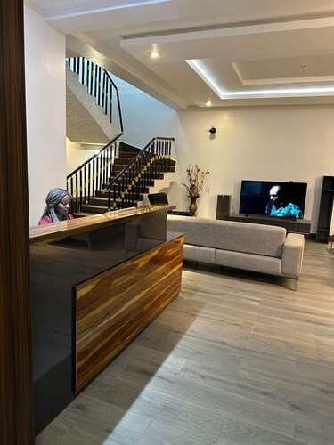 De James Hotels & Suites