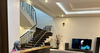 De James Hotels & Suites