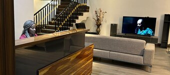 De James Hotels & Suites