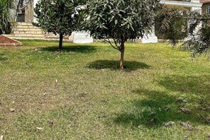 Property grounds - Cozy 2-bed Apartment in Akright City, Bwebajja (Entebbe)