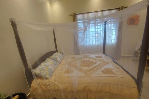 Cozy 2-bed Apartment in Akright City, Bwebajja