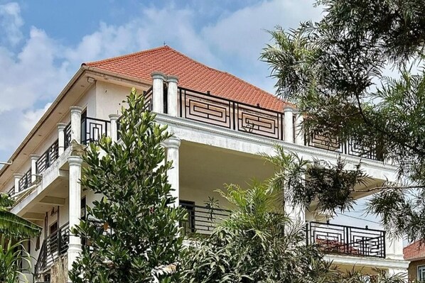 Exterior - Cozy 2-bed Apartment in Akright City, Bwebajja (Entebbe)