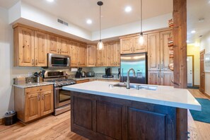 Fridge, microwave, oven, dishwasher - Minutes to Park City Mountain Resort I Private Hot Tub I Garage (Park City)