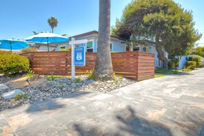 Property grounds - Walk To Beach | EV Charger | Outdoor Dining | 2BR (Carlsbad)