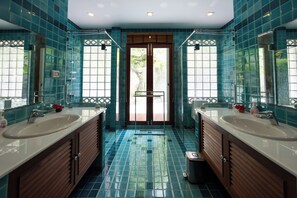 Villa | Badezimmer | Handtücher