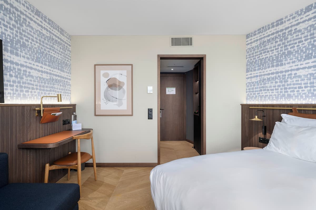 1 bedroom, in-room safe, desk, laptop workspace