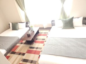 2 habitaciones, tabla de planchar con plancha, wifi y ropa de cama 