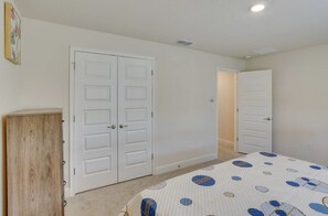 4 bedrooms, iron/ironing board, free WiFi, bed sheets - Stunning Four Bedrooms Two Baths (Poinciana)