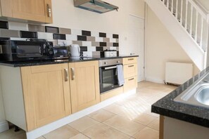 Oven - Entire House-Merseyside-Liverpool (Birkenhead)