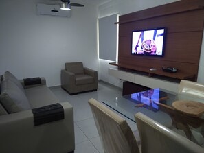 Living area - Bate & Volta - LA02-Bertioga, SESC, Riviera, Vista Linda, Indaiá (Jardim Rafael Bertioga)