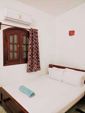 Firemannsrom – basic, 2 queensize-senger | Wi-fi (inkludert)