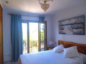 3 bedrooms, iron/ironing board, travel cot, free WiFi