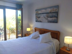 3 bedrooms, iron/ironing board, travel cot, free WiFi