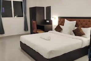 Quarto casal superior | Wi-Fi de cortesia, roupa de cama