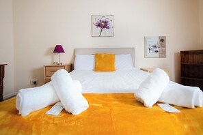 4 bedrooms, in-room safe, desk, iron/ironing board