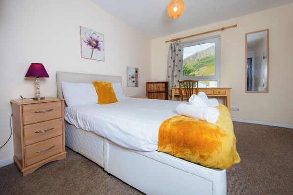 4 bedrooms, in-room safe, desk, iron/ironing board