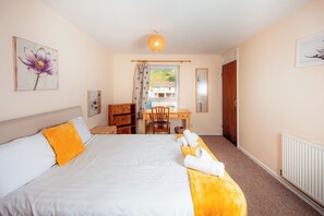 4 slaapkamers, een kluis op de kamer, een bureau