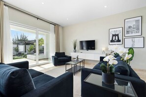 Smart TV, table tennis