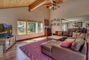 Televisión, chimenea