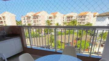 Basic Apartment | Outdoor dining