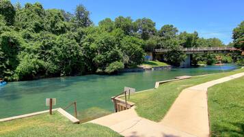 Condo, 2 Bedrooms | Property grounds