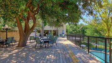 Condo, 2 Bedrooms | Outdoor dining