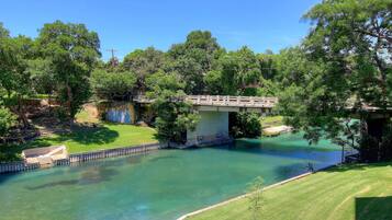 Condo, 2 Bedrooms | Property grounds