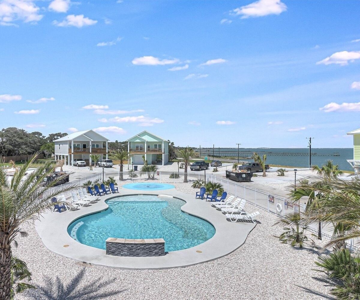 House, 4 Bedrooms | Pool